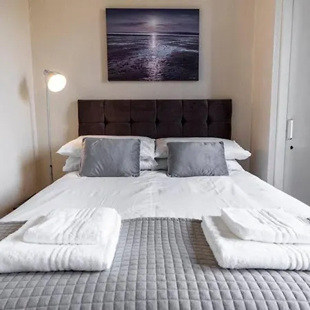 ☆ Bright, 2 Bedroom West End ☆ * Dundee