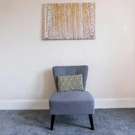 ☆ Bright, 2 Bedroom West End ☆