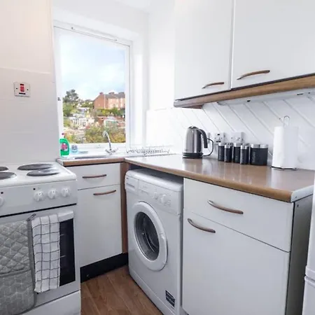 ☆ Bright, 2 Bedroom West End ☆ * Dundee