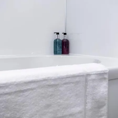 ☆ Bright, 2 Bedroom West End ☆ Apartamento *