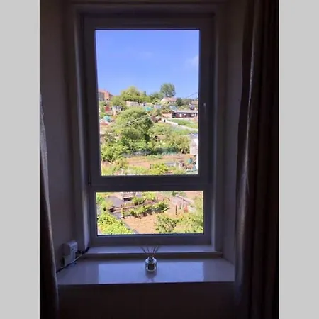 ☆ Bright, 2 Bedroom West End ☆ * Dundee