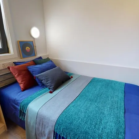 Stylish Private Bedroom At Parker House In Centre Dundee