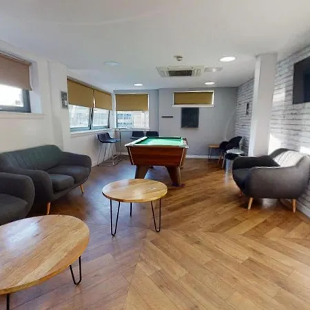 Stylish Private Bedroom At Parker House In Centre Dundee