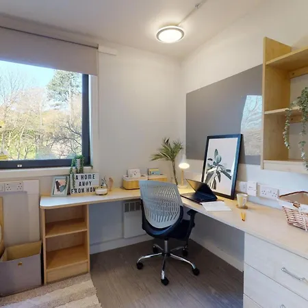 Stylish Private Bedroom At Parker House In Centre *