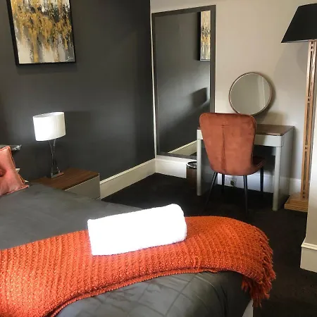 The 2* Dundee