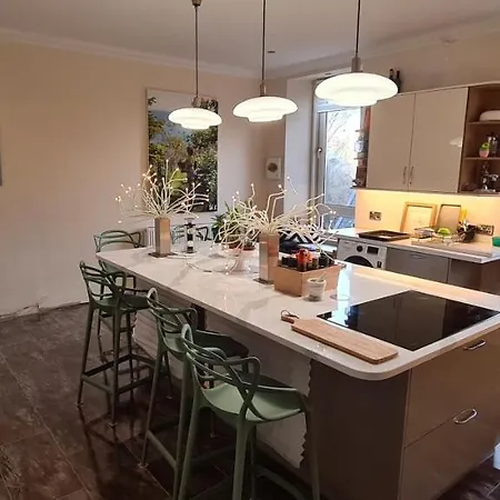 11 Somerville Place East *