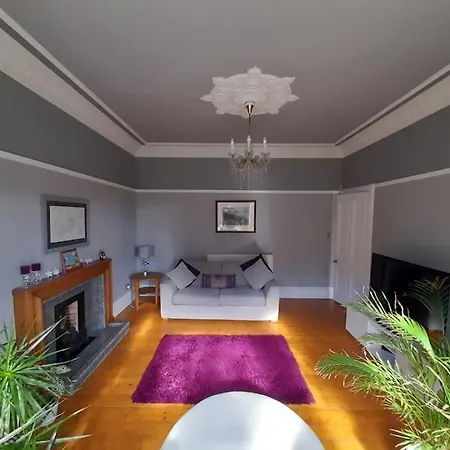 Casa de férias 4 Bedroom / 2 Bathroom House In Desirable Area. Dundee