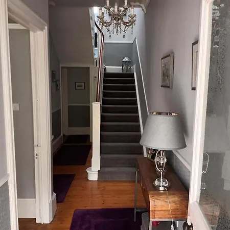 Casa de férias 4 Bedroom / 2 Bathroom House In Desirable Area. Dundee