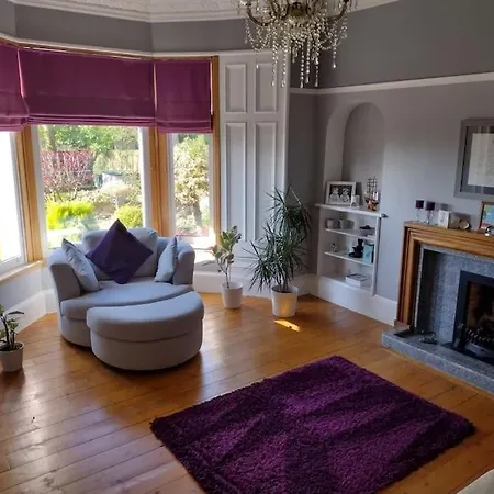 Casa de férias 4 Bedroom / 2 Bathroom House In Desirable Area. Dundee