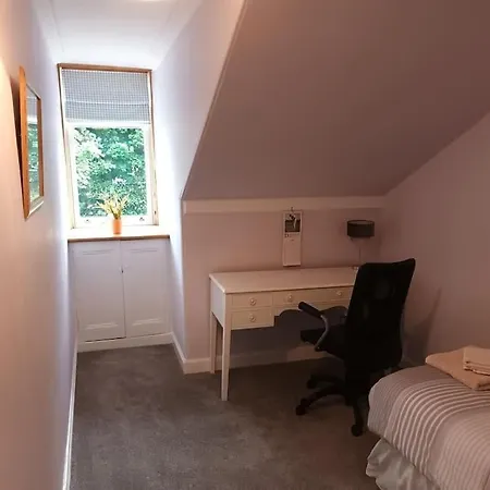 4 Bedroom / 2 Bathroom House In Desirable Area. Casa de férias Dundee