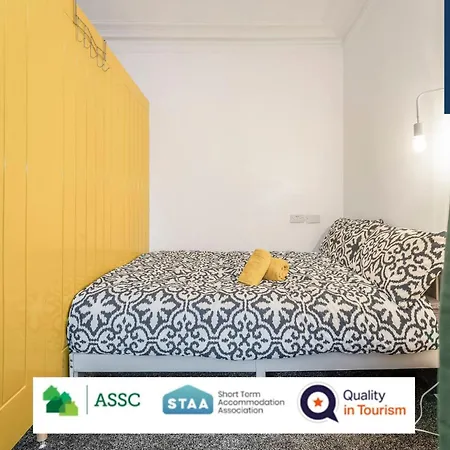 Aparthotel Law 3 - Digs - 2 Rooms, 4 Double Beds, Fully Equipped, Free Parking, Wifi, 3Xsmart Tvs, Groups, Families, Food, Shops, Bars, Centrally Located, Price Match Gaurantee, Short Or Long Stays, Weekly Or Monthly Rates Available By Sunrise Short Lets