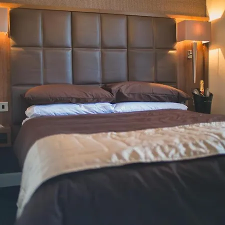 The Hotel 2*