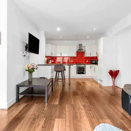 Seagate Heights Large, Stylish, Centre Flat *