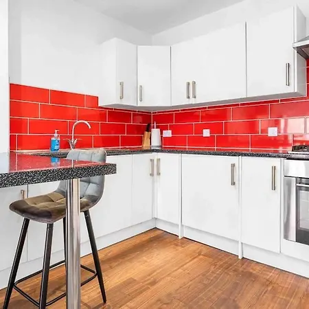 Seagate Heights Large, Stylish, Centre Flat