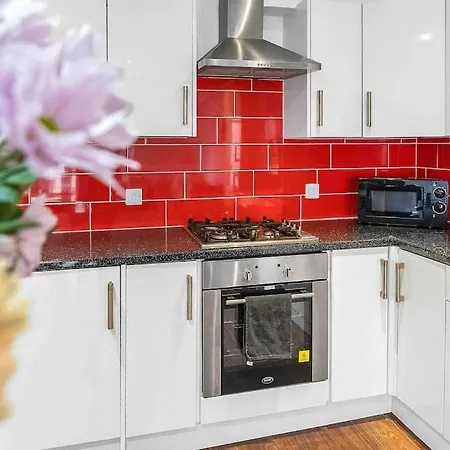 Seagate Heights Large, Stylish, Centre Flat