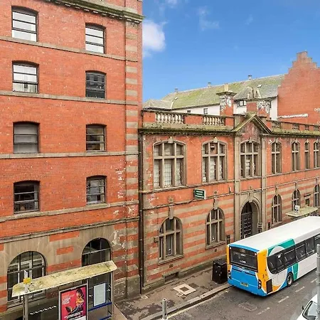 Seagate Heights Large, Stylish, Centre Flat * Dundee