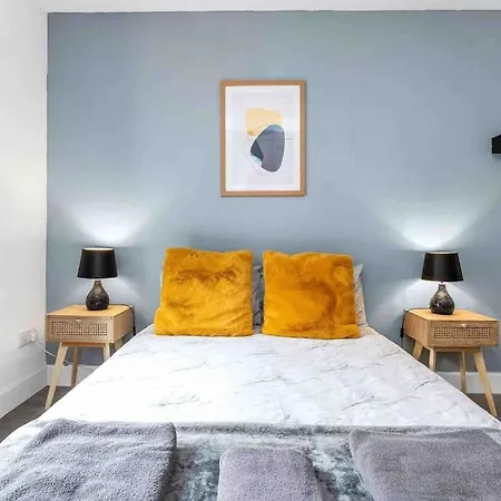 Seagate Heights Large, Stylish, Centre Flat