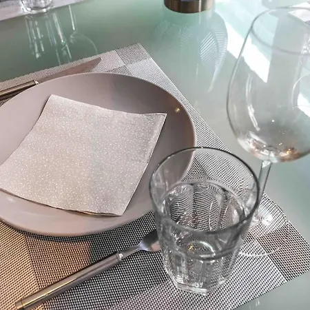 Seagate Heights Large, Stylish, Centre Flat * Dundee