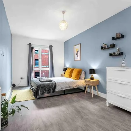 Seagate Heights Large, Stylish, Centre Flat