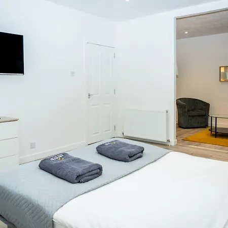 Apartamento Serviced Apartments: Cozy 2-bedroom Near Centre & Transport