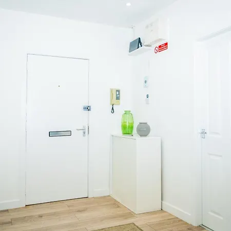 Serviced Apartments: Cozy 2-bedroom Near Centre & Transport Apartamento Dundee
