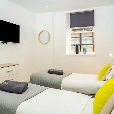 Serviced Apartments: Cozy 2-bedroom Near Centre & Transport * Dundee