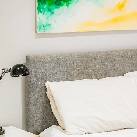 Serviced Apartments: Cozy 2-bedroom Near Centre & Transport