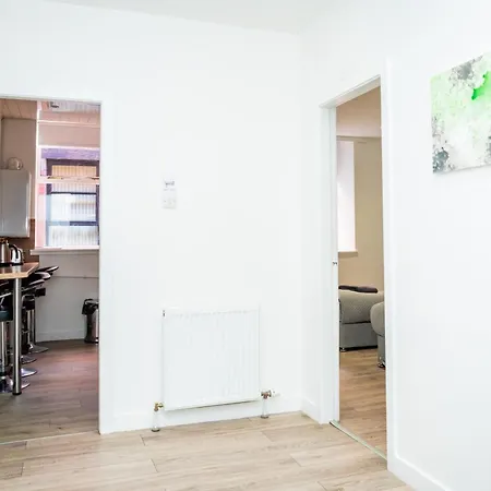 Apartamento Serviced Apartments: Cozy 2-bedroom Near Centre & Transport