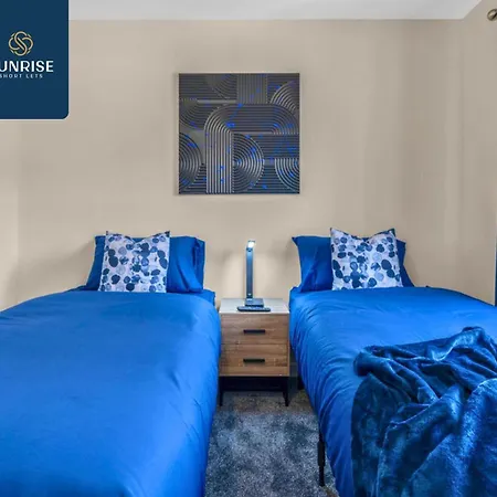 Villa L1 - Large 4 Bedroom House With 6 Beds And 3 Bathrooms, Tvs In Each Room, Free Parking, Fully Equipped, Local Amenities, Easy Ring Road Access, Special Rates, Invoice And Reduced Price Only Via Sunrise Short Lets *
