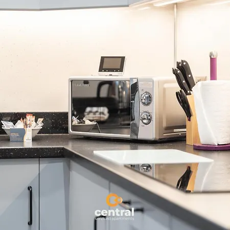 Serviced Apartments: Modern 2-bedroom Family Dundee