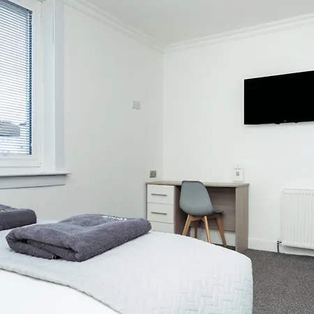 Serviced Apartments: Modern 2-bedroom Family