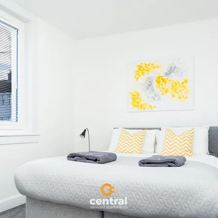 Serviced Apartments: Modern 2-bedroom Family Dundee