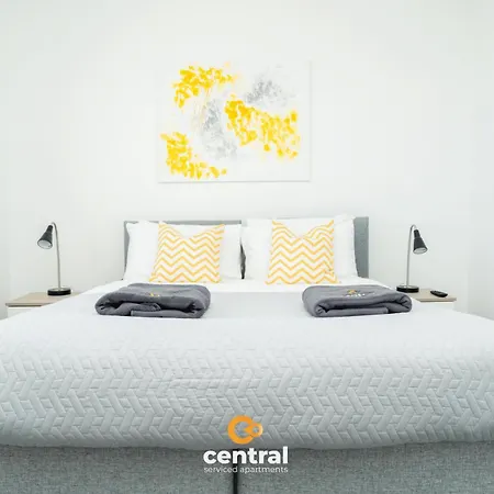 Serviced Apartments: Modern 2-bedroom Family