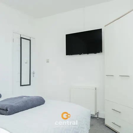 Serviced Apartments: Modern 2-bedroom Family Apartamento Dundee