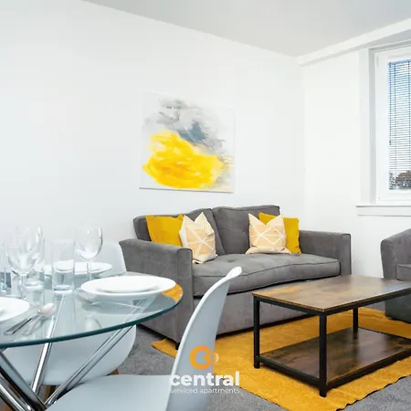 Serviced Apartments: Modern 2-bedroom Family *