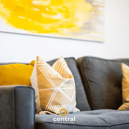 Serviced Apartments: Modern 2-bedroom Family Dundee
