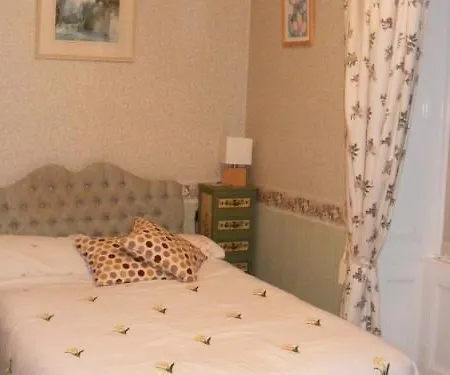 Ashley House Bed & Breakfast 3*