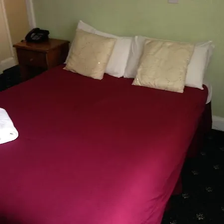 The 2* Dundee