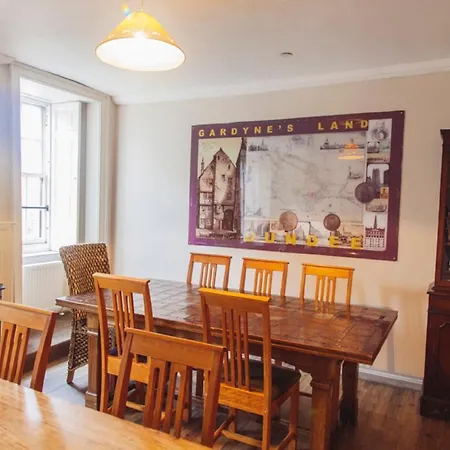 Backpackers * Dundee