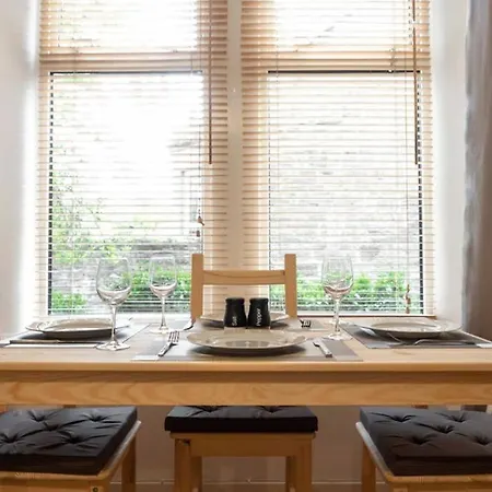☆ Quiet Ground Floor Near ☆ Apartamento *