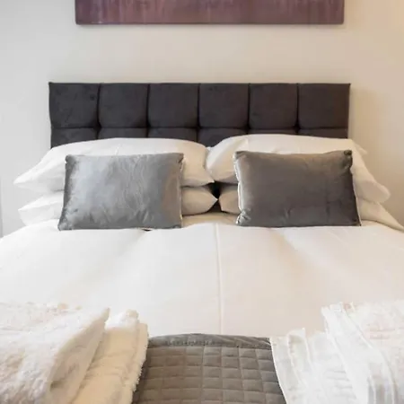 ☆ Quiet Ground Floor Near ☆ Apartamento Dundee