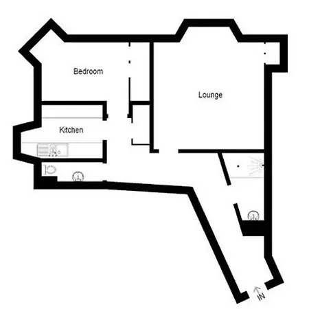 ☆ Central, Spacious Close To University☆ *