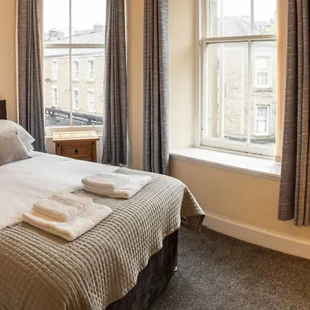☆ Central, Spacious Close To University☆ Apartment *