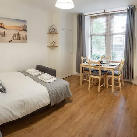 ☆ Quiet Ground Floor Near ☆ Apartamento Dundee