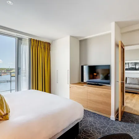 Apex Quay & 4*