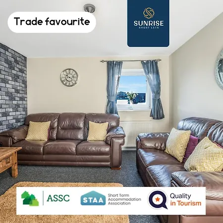 The Law, Has 4 Rooms With Tvs, 2 Bathrooms, Central, Free Parking, Fully Equipped, Contractor And Trades Favourite, 5 Mins To Centre - Vat And Reduced Price Gaurantee And Long Stay Rates Available, Go To Sunrise Short Lets Dundee Apartment *