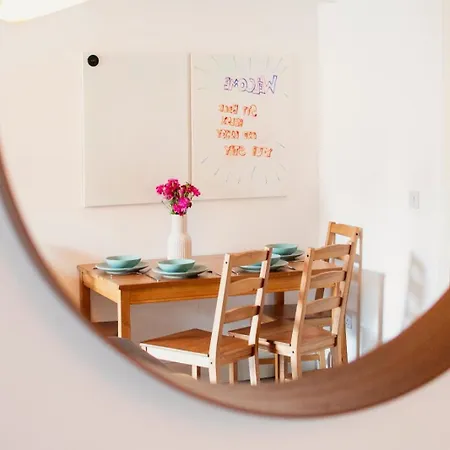 Modern In Centre Apartment
