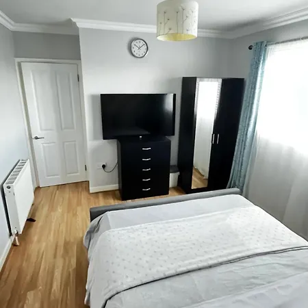 Homestay Double Bedroom With Private Bathroom Dundee