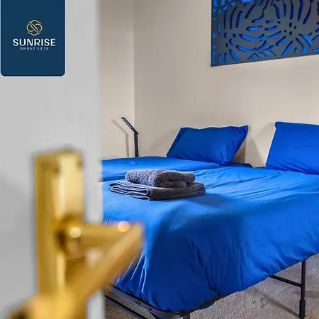 Muirton House 2 - Sleeps 8 Has 4 Twin Bedrooms With 4 Car Driveway, 2 Bathrooms, Smart Tv, Fully Equipped Kitchen, Large Dining And Living Space, Rear Garden, Free Wifi, Long Stays Welcome, Price Match Gaurantee By Sunrise Short Lets Casa de férias