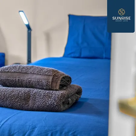 Muirton House 2 - Sleeps 8 Has 4 Twin Bedrooms With 4 Car Driveway, 2 Bathrooms, Smart Tv, Fully Equipped Kitchen, Large Dining And Living Space, Rear Garden, Free Wifi, Long Stays Welcome, Price Match Gaurantee By Sunrise Short Lets